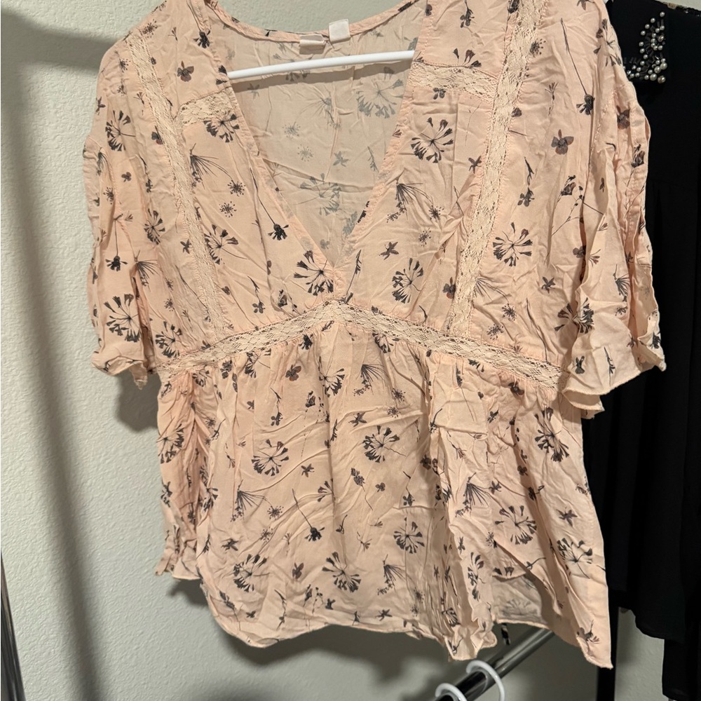 Melrose and Market Floral Blouse in Cream and Black